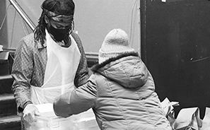 Feeding the Needy : Homeless : Street Life : New York : Personal Photo Projects : Photos : Richard Moore : Photographer